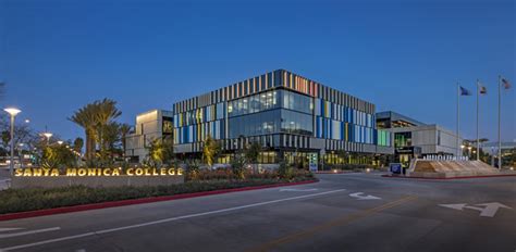 Santa Monica College .